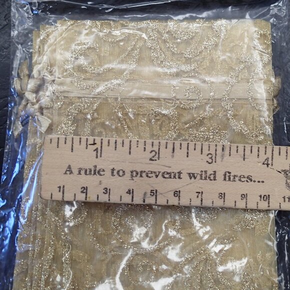 The Christmas Shoppe Gold Small Gift Bags Count of 6 NEW - Picture 2 of 4